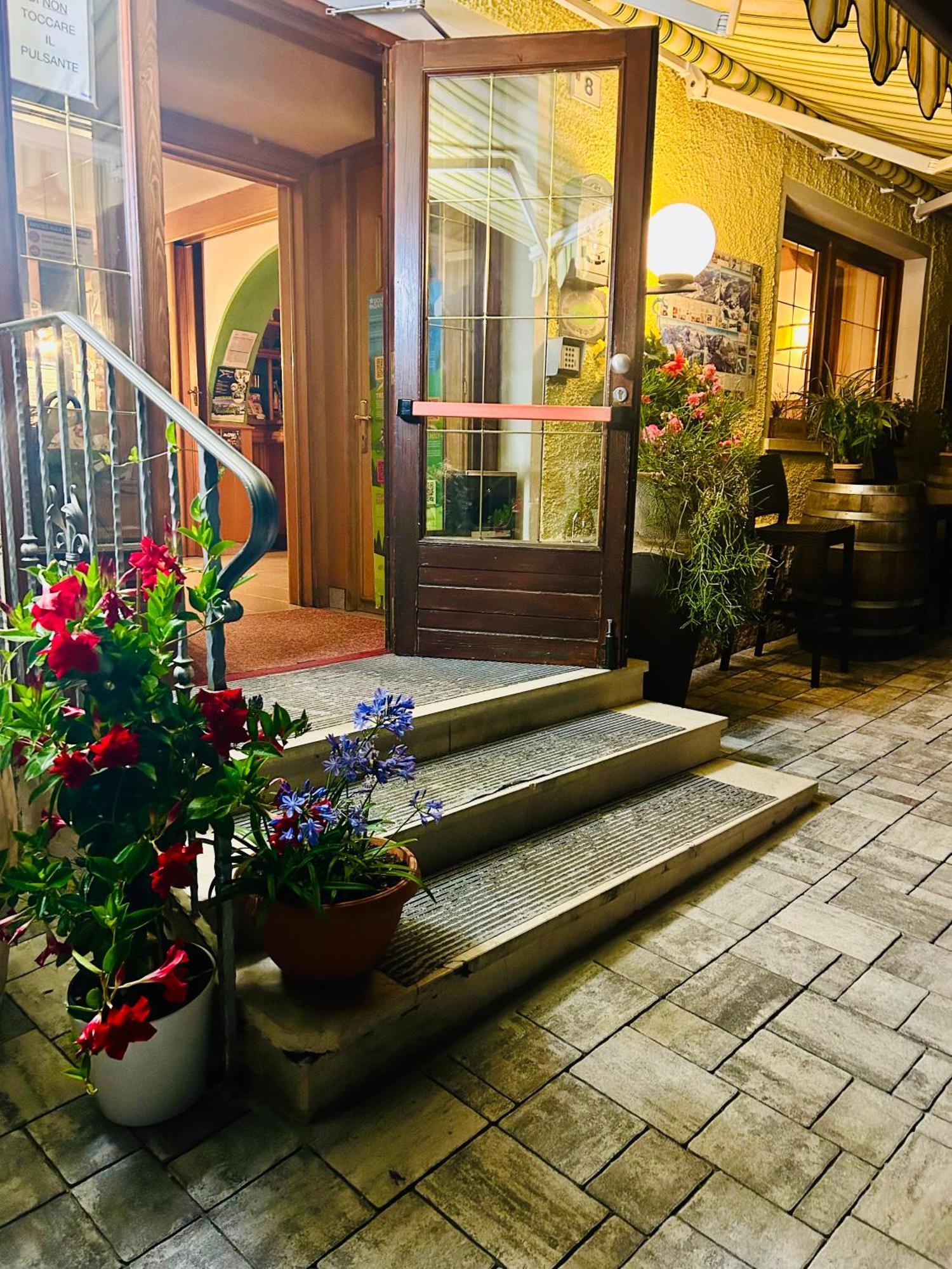 Hotel Aurora Molveno Buitenkant foto