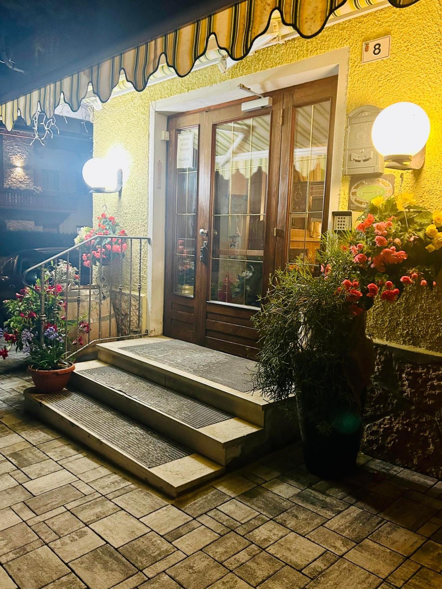 Hotel Aurora Molveno Buitenkant foto